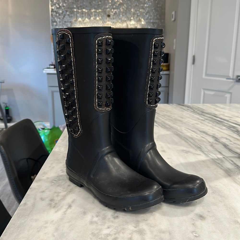 Bcbg rain boots